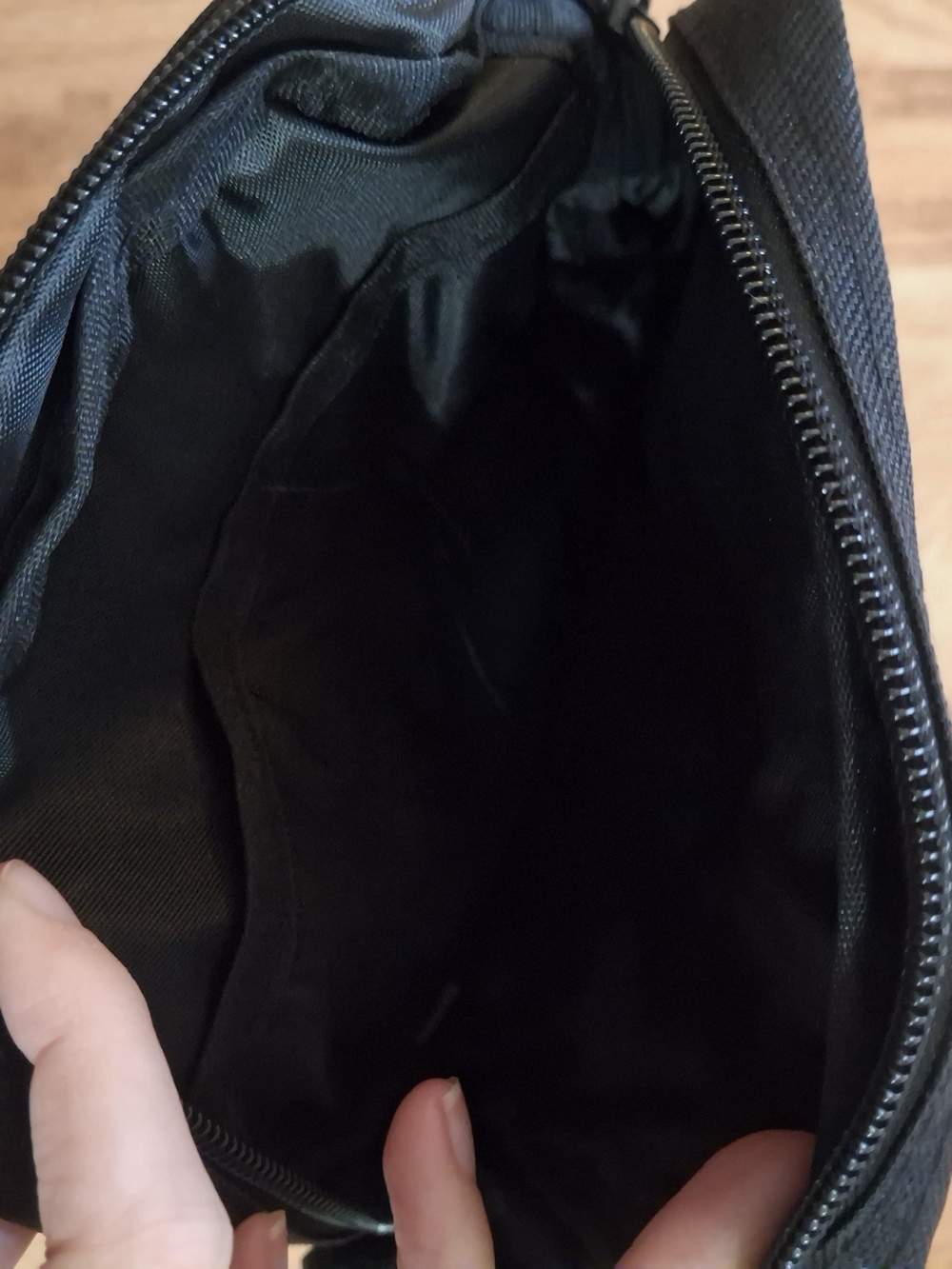 NWOT Source Unknown Black Cat Crossbody Bag with Yellow-Green Eyes - Picture 3 of 5